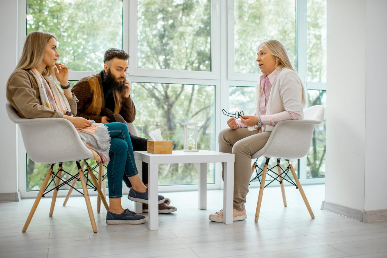 couple-with-psychologist-in-the-office